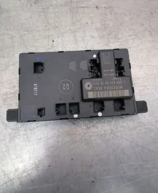 Mercedes-Benz C W203 Door control unit/module 2038205626 351324