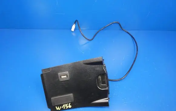 Mercedes-Benz GLA W156 X156 USB socket connector 1221411 E0524610034