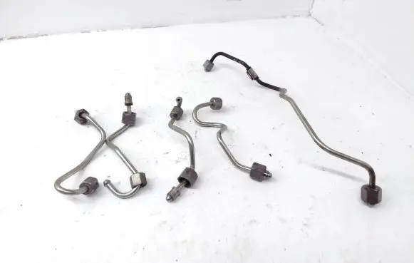 Opel Vivaro Fuel injector supply line/pipe 