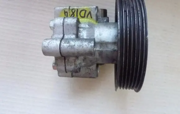 Opel Astra J Power steering pump 55563329 VD184