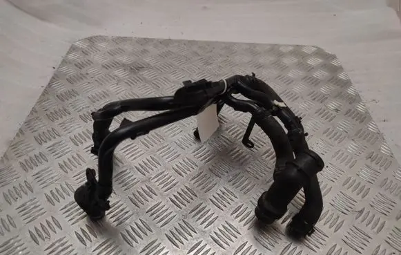 Engine coolant pipe/hose