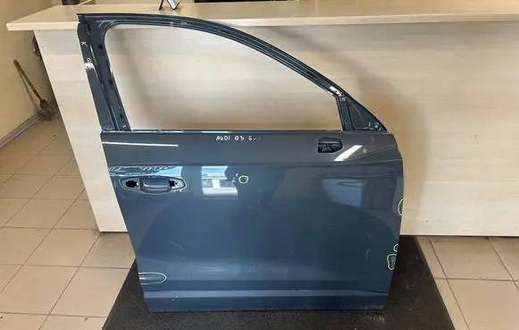 Audi Q3 F3 Front door 2496750
