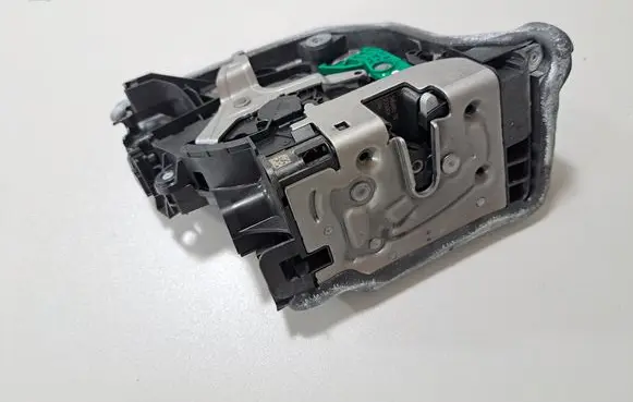 BMW X5 G05 Rear door lock 9464882