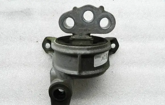 Opel Meriva B Engine mount bracket 90539246