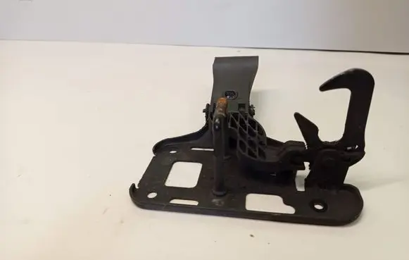 Audi A4 S4 B8 8K Engine bonnet/hood lock/latch loop/hook 8T0823480