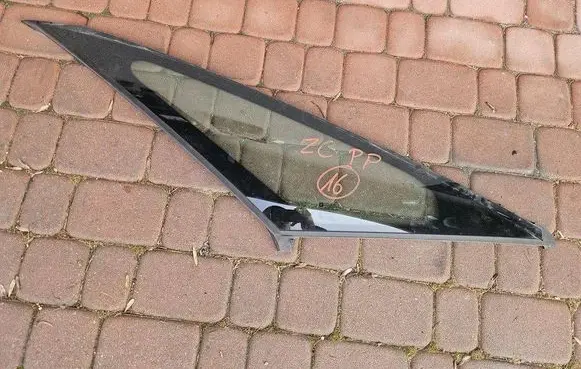Opel Zafira C Front door vent window glass four-door 