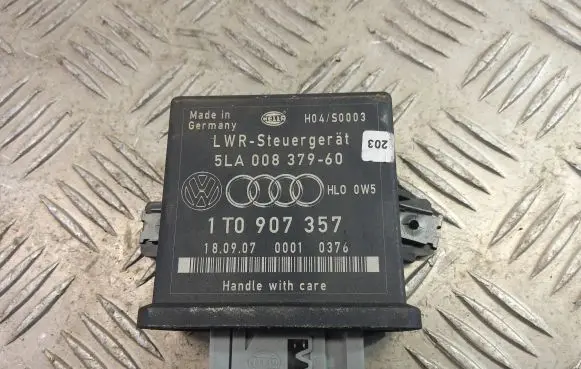Skoda Octavia Mk1 (1U) Light module LCM 1T0907357 5LA00837960
