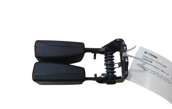 Middle seatbelt buckle (rear)