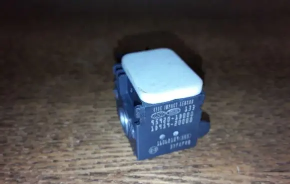 KIA Carens II Airbag deployment crash/impact sensor 959201D000