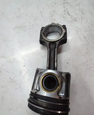 KIA Sorento Piston with connecting rod