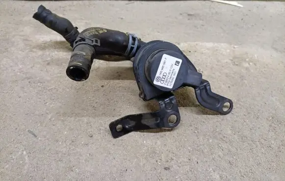 Volkswagen Touran II Electric auxiliary coolant/water pump 1K0965561F
