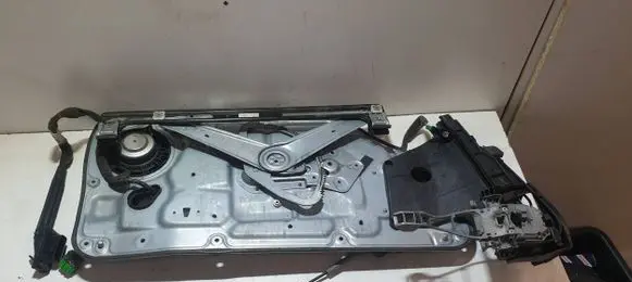 Volvo XC70 Front door lock 30661073 983040101 30661066