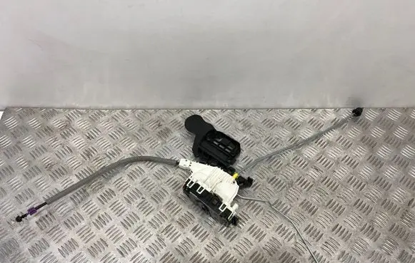 Mercedes-Benz ML W166 Front door lock A1667200135 ZGS002
