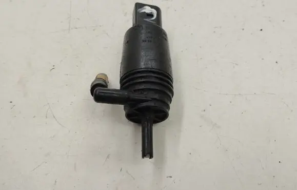 BMW 5 E60 E61 Windscreen/windshield washer pump 8377612