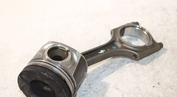 Volvo V70 Piston with connecting rod 81L123