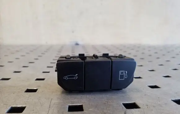 Peugeot 508 Fuel tank opening switch 96661584XT