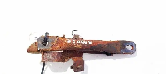 Peugeot 607 Engine mounting bracket