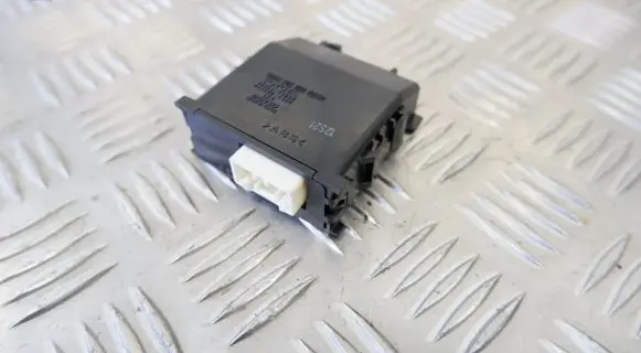 Lexus RX 450H Door central lock control unit/module 8597048040