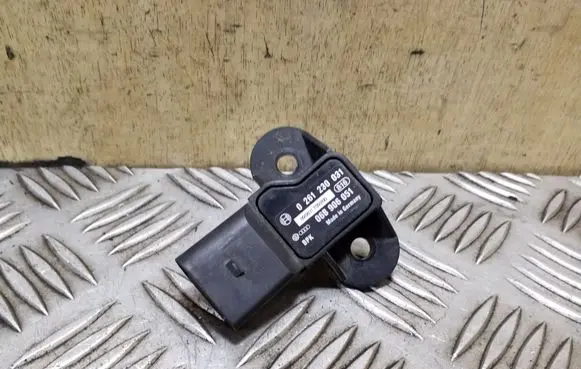 Volkswagen Polo V 6R Air pressure sensor 0261230031 06B906051