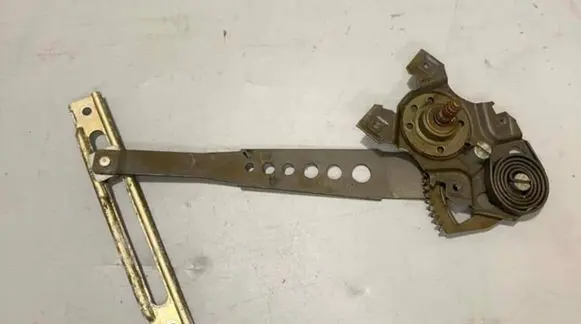 Mercedes-Benz W123 Front door manual window regulator 