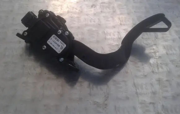 Renault Master III Accelerator throttle pedal 8200672371