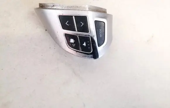Mitsubishi Outlander Steering wheel buttons/switches 75b471