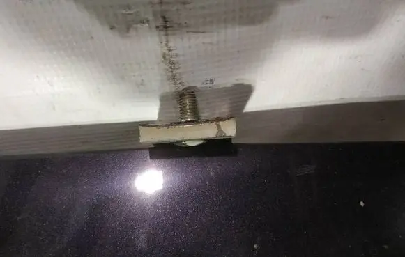 Tailgate/trunk/boot hinge