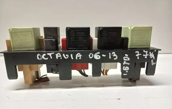 Skoda Octavia Mk2 (1Z) Fuse module 7N0937503A