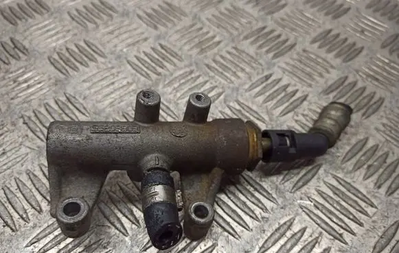 Opel Vectra C Fuel distributor 55203803