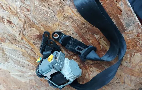 Audi TT TTS RS Mk3 8S Front seatbelt 8S8857706A