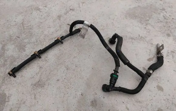 Peugeot 308 Fuel injector supply line/pipe 9824732180