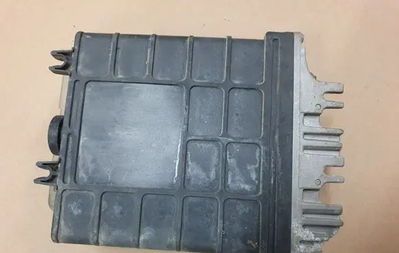 Volkswagen Golf III Engine control unit/module 0261203969 021906256