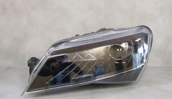 Skoda Fabia Mk3 (NJ) Headlight/headlamp 3V1941015B 1ZS01193925