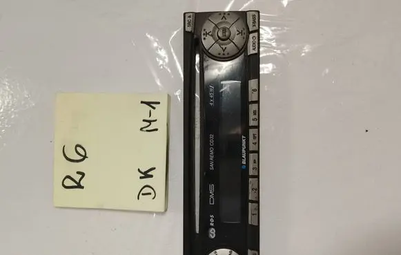 Volkswagen Golf IV Radio/GPS head unit trim CD32