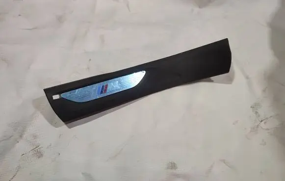 BMW X6M F86 Foot area side trim 51437382255