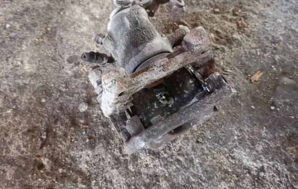 Opel Astra H Rear brake caliper