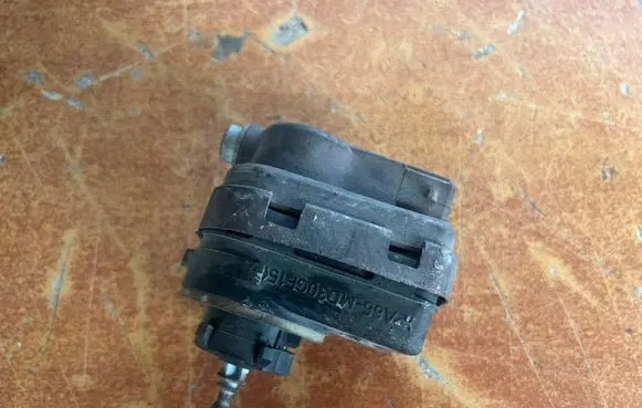 Headlight level adjustment motor