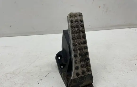 Mercedes-Benz C W205 Accelerator throttle pedal A2053000104