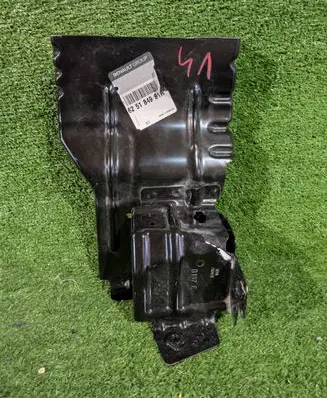 Dacia Duster II Headlight/headlamp mounting bracket 