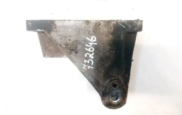 Lexus IS 200-300 Engine mounting bracket