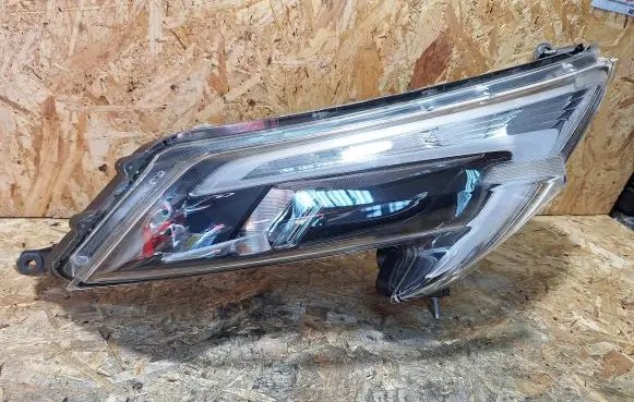 Nissan Juke I F15 Headlight/headlamp