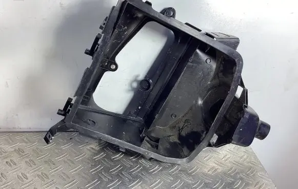 Mercedes-Benz GLE (W166 - C292) Air filter box cover A1668300140