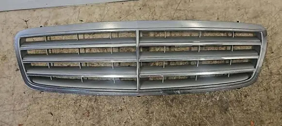 Mercedes-Benz C W203 Front grill A2038800223