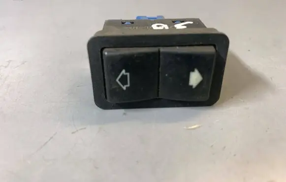 BMW 5 E39 Electric window control switch 8368932 61318368932