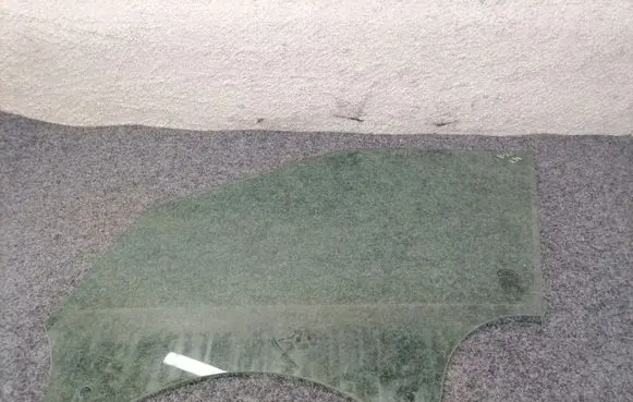 Land Rover Discovery 5 Front door window glass four-door LR082923
