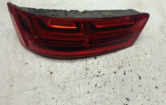 Audi Q7 4M Tailgate rear/tail lights 4M0945093L 20900509 AU736SAE14S