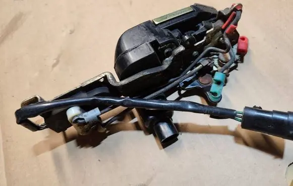 Chrysler Grand Voyager II Front door lock