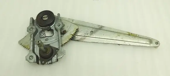 Rear door manual window regulator