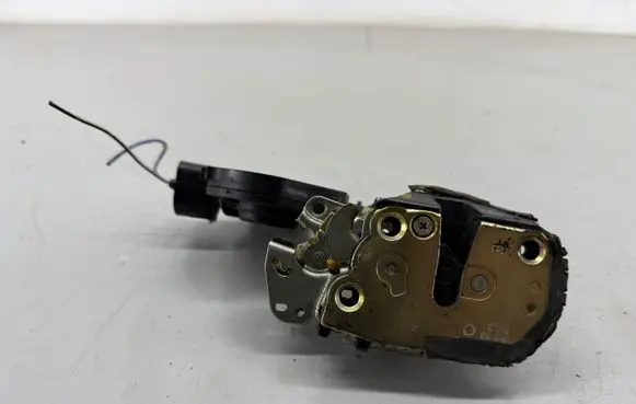 Toyota Avensis Verso Front door lock