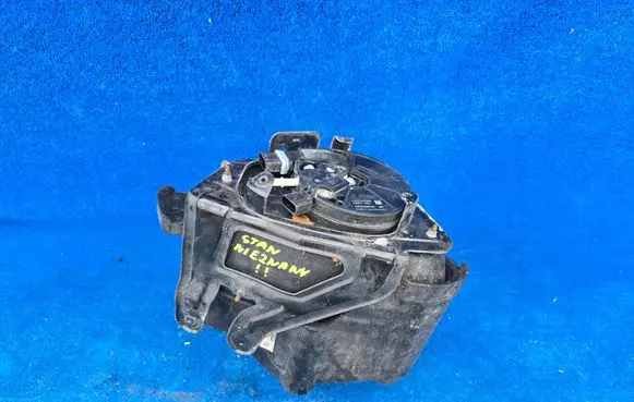 BMW X5 F15 AdBlue liquid reservoir 7295653